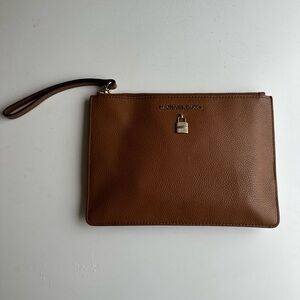 Micheal Kors Clutch